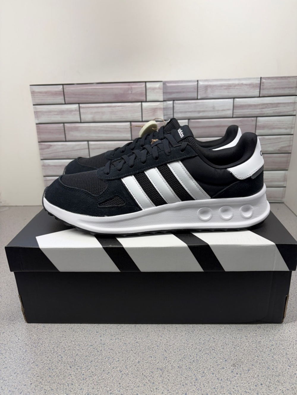 New Adidas Run 84 Black Suede/White size 11 Cloudfoam Comfort